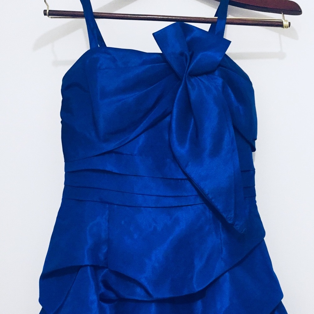 GORGEOUS FORMAL DRESS - Picture 3 of 6